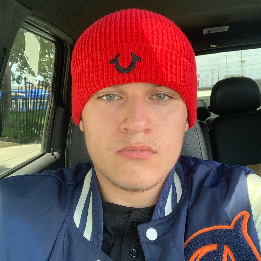 Meet your Posher, Victor